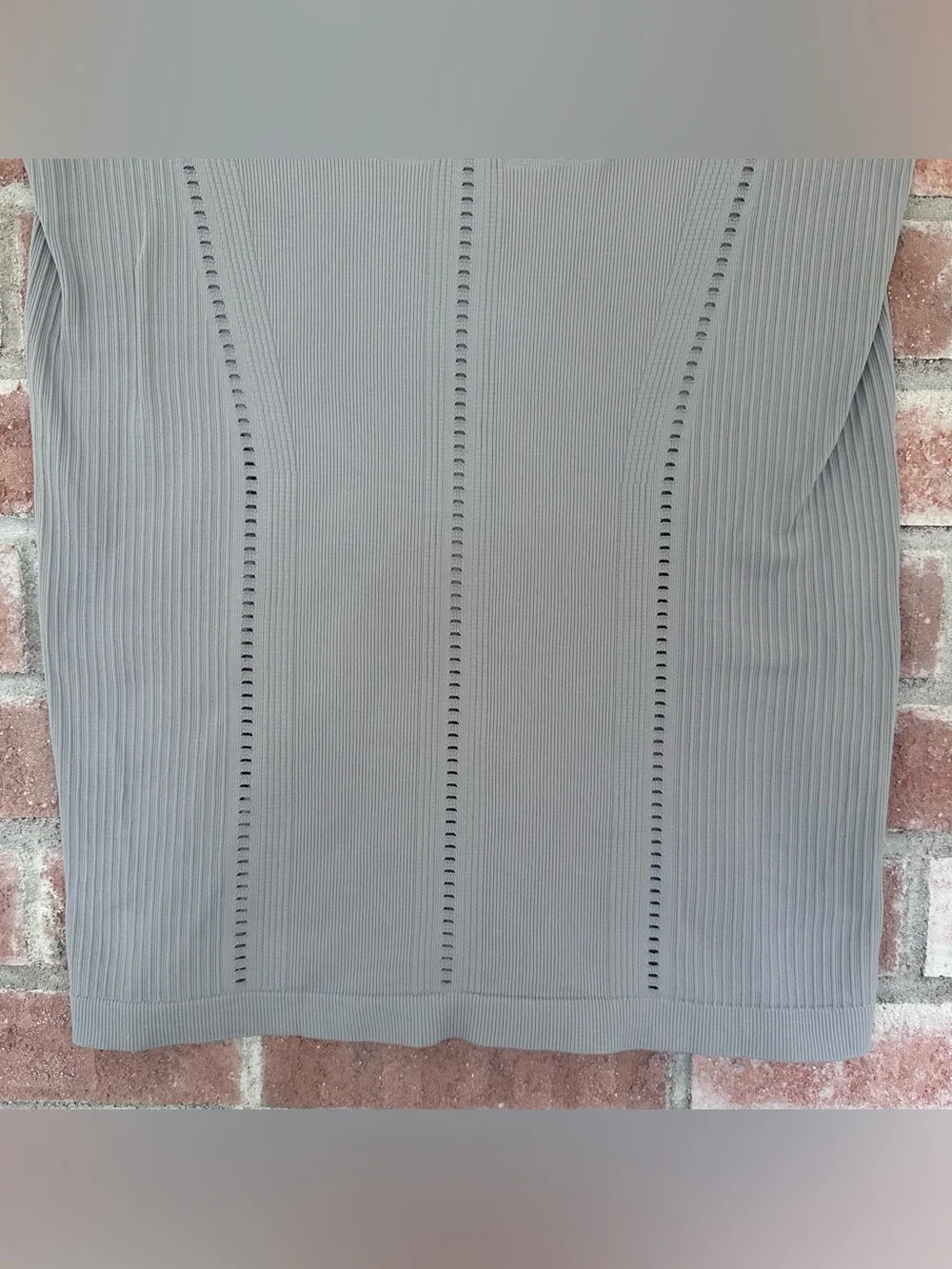 Athleta Gray Tank Top Women’s Medium Fitted Active Running Performance Gym - Picture 9 of 9